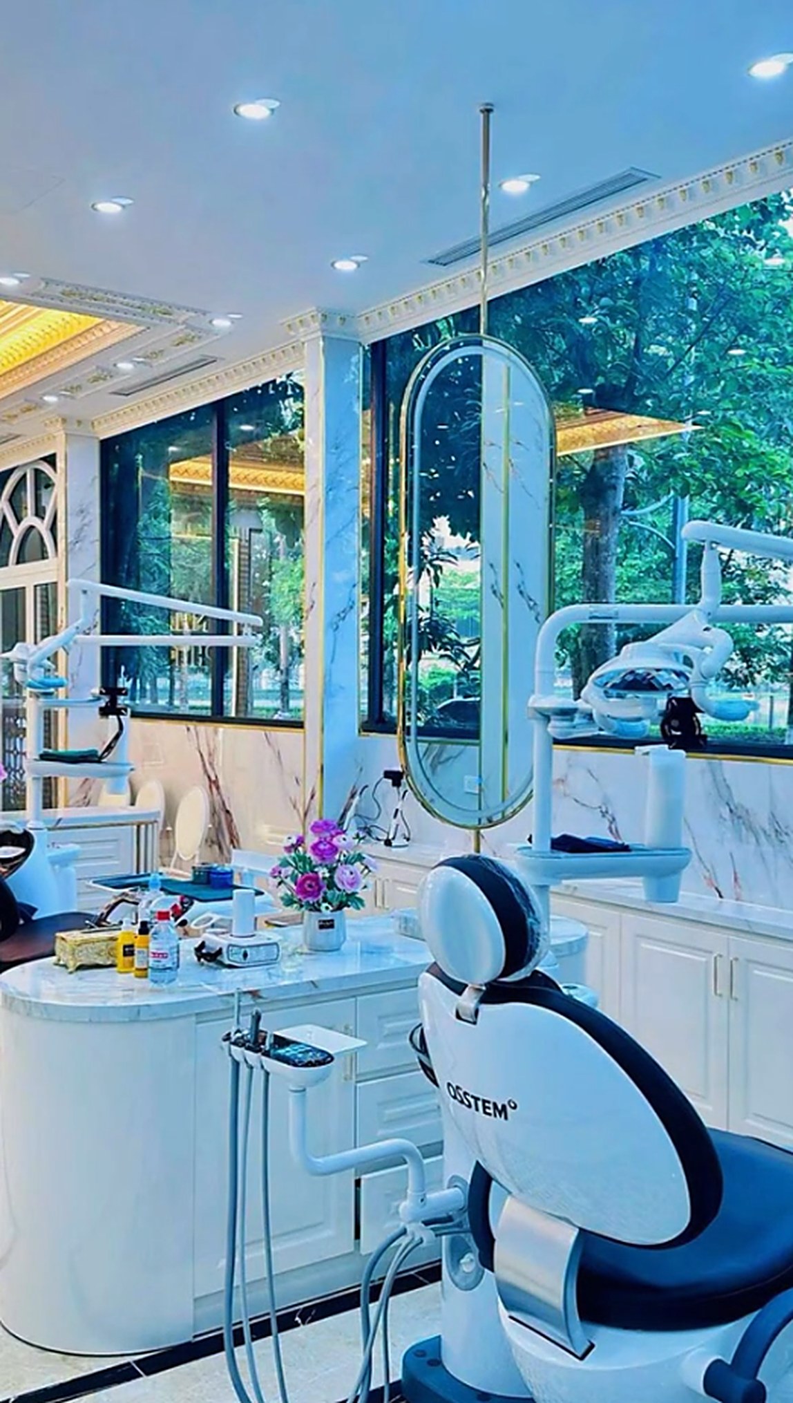 Treatment room with modern dental chair