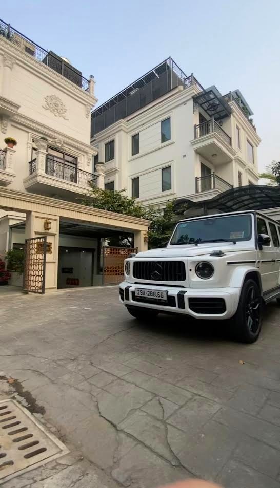 Private VIP transfer vehicle at the studio entrance