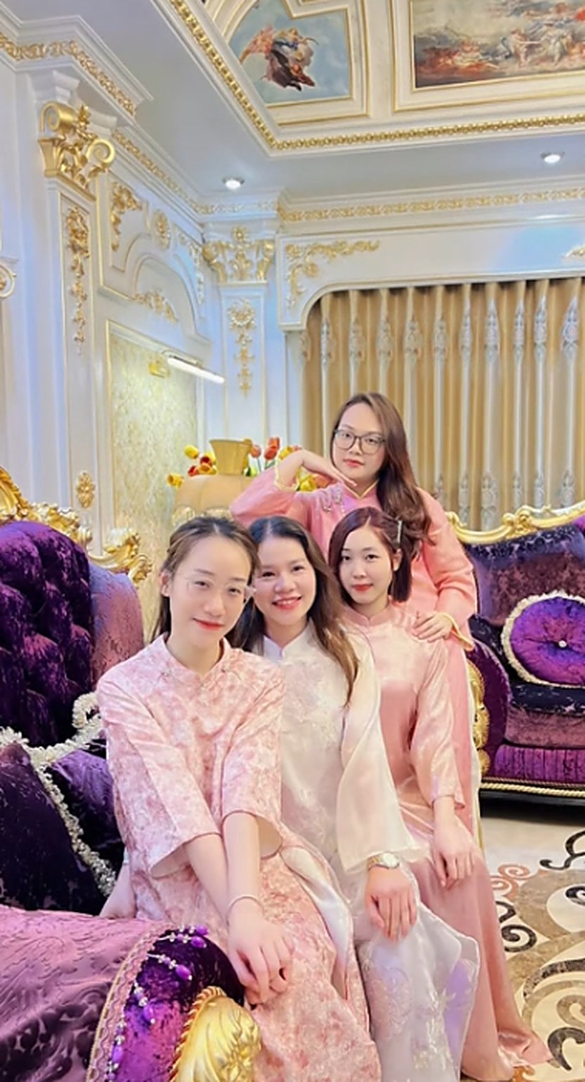 The Phuong Anh team in the VIP lounge